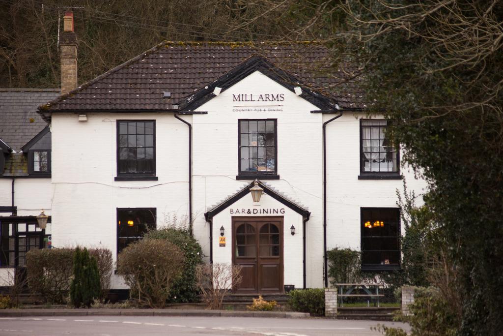 מלון רומזי The Mill Arms מראה חיצוני תמונה