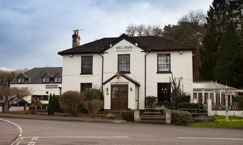 מלון רומזי The Mill Arms מראה חיצוני תמונה